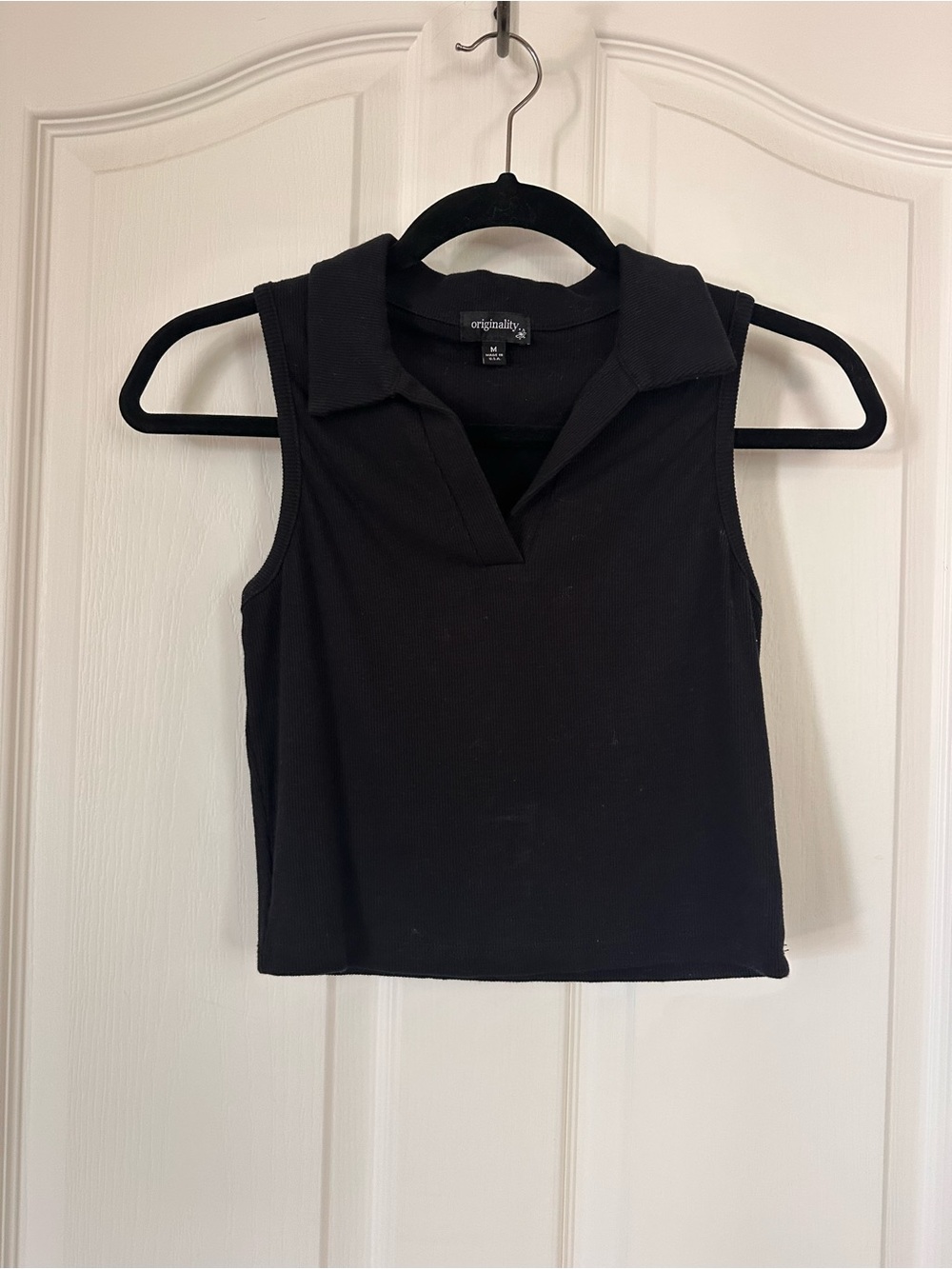Originality Black Sleeveless Polo Crop Tank